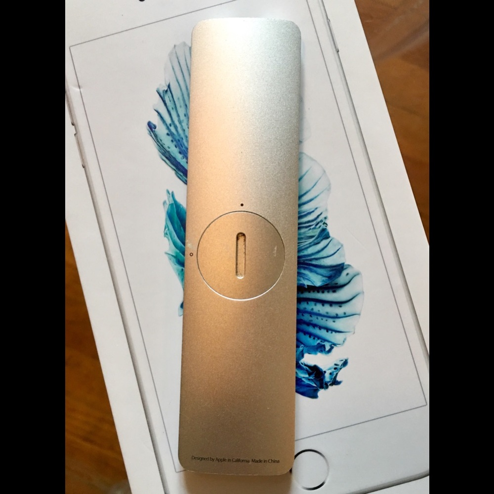 Apple Remote🍎🍏 - Picture 3 of 3